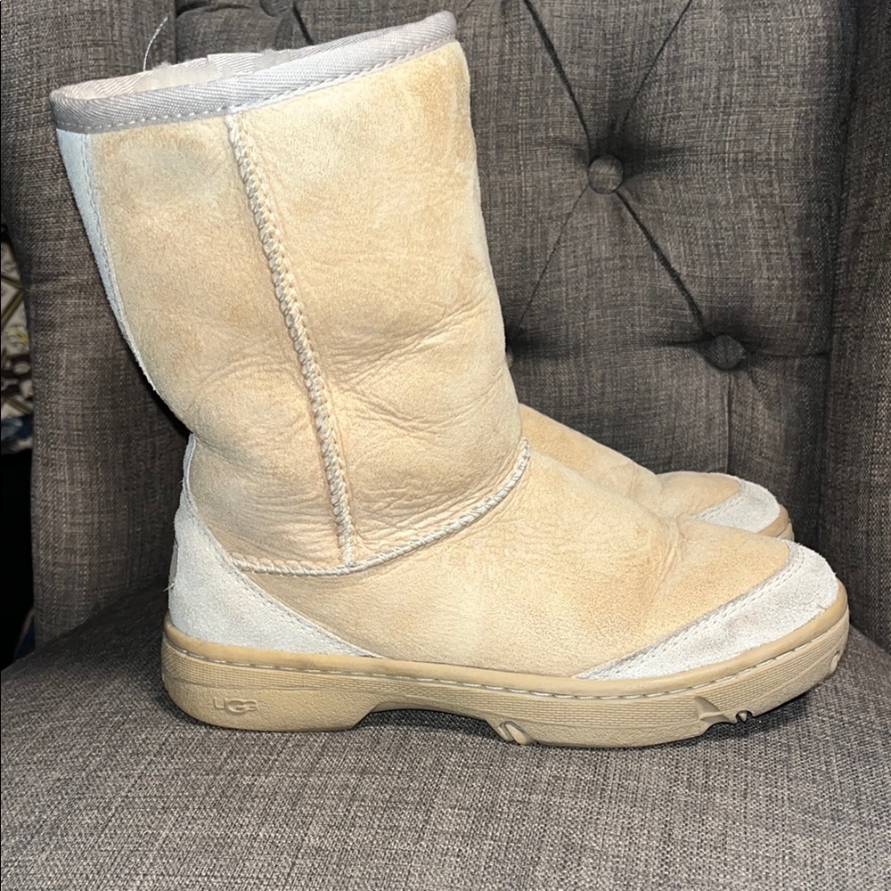 UGG Ultimate Short 5275 Beige Suede Boots women's size 6